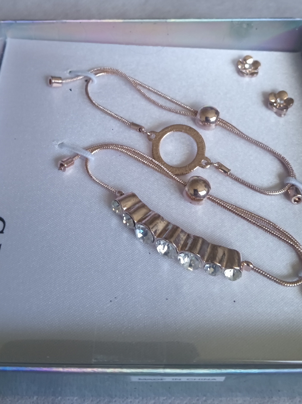GUESS TWO BRACELETS & STUD BOXED SET